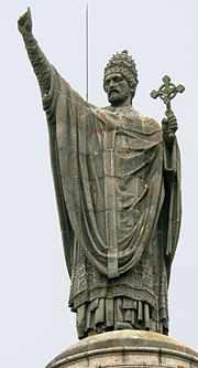 Statue d'Urbain II appelant  la Croisade